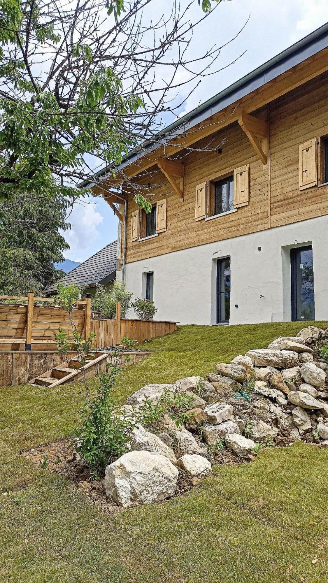 La Grange Savoyarde-spa-piscine-proche Lac-charme-détente- 3 Etoiles Lathuile